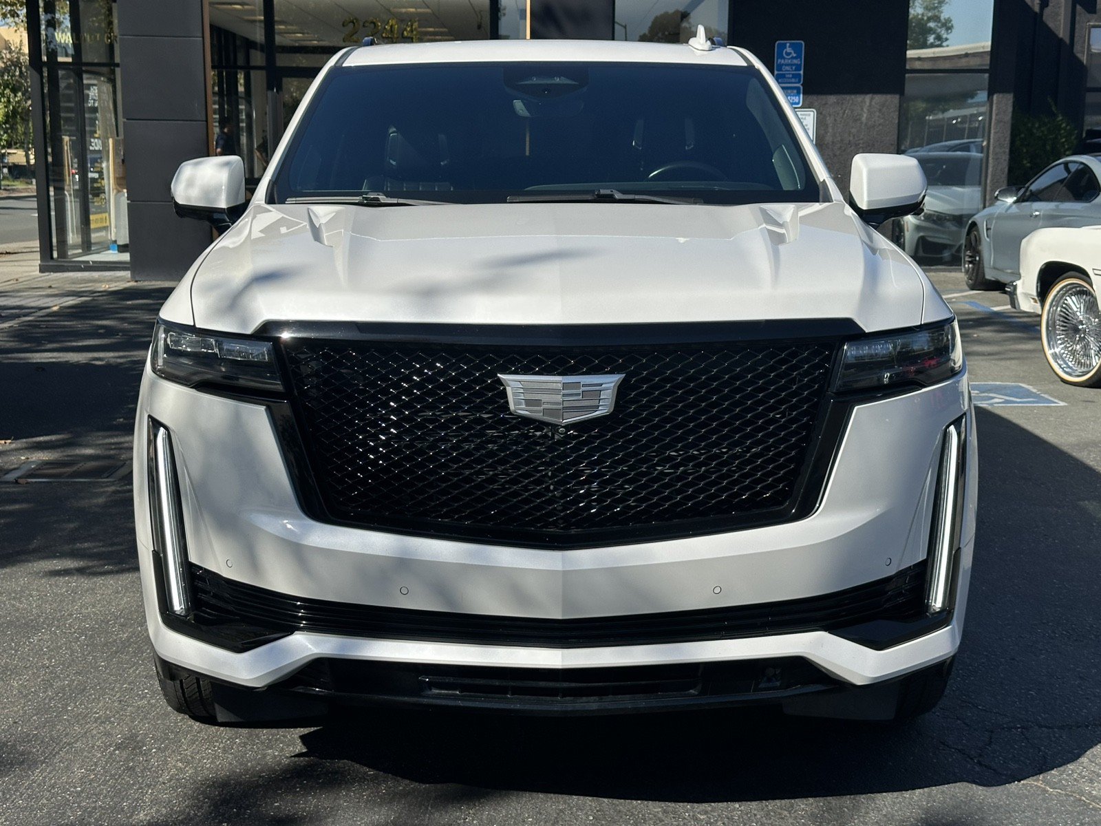 Used 2021 Cadillac Escalade Sport Platinum w/ LPO, ONYX Package AWD/4WD image 4