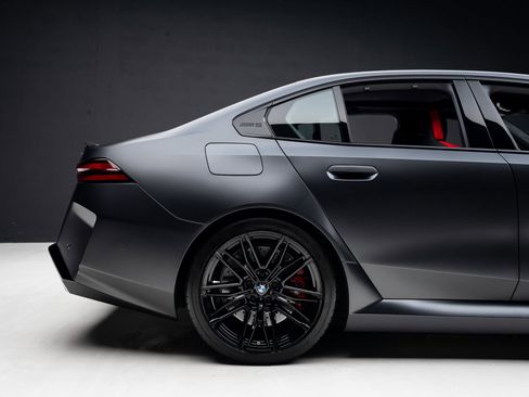 Used 2025 BMW M5 w/ Carbon Package image 37