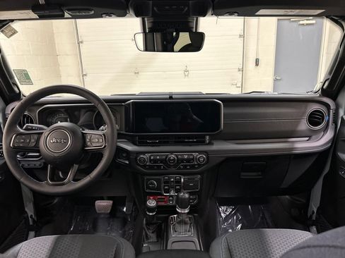 Used 2024 Jeep Wrangler Unlimited Rubicon 4xe w/ Technology Group AWD/4WD image 18