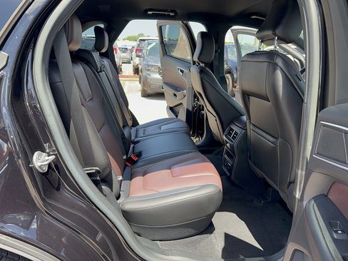 Certified 2022 Ford Edge Titanium w/ Equipment Group 301A AWD/4WD image 13