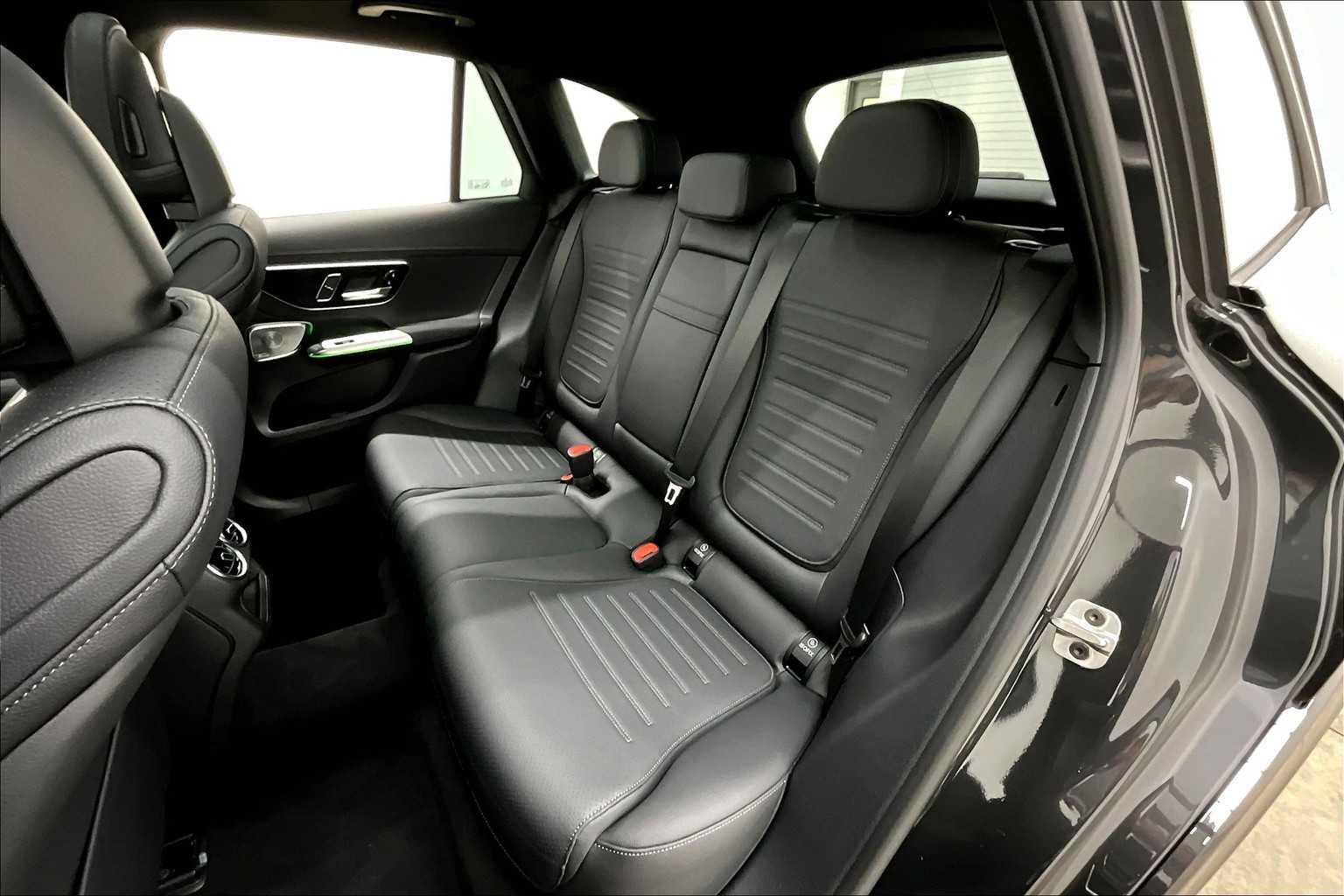 Used 2025 Mercedes-Benz GLC 300 4MATIC image 20