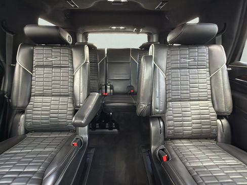 Used 2022 Cadillac Escalade Sport Platinum w/ Heavy-Duty Trailer Package AWD/4WD image 25