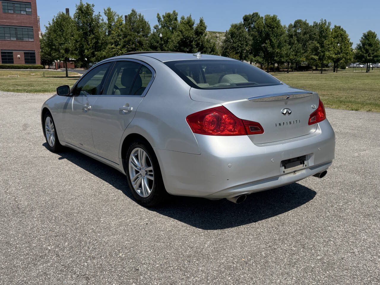 Used 2010 INFINITI G37 Journey w/ Premium Pkg RWD image 9