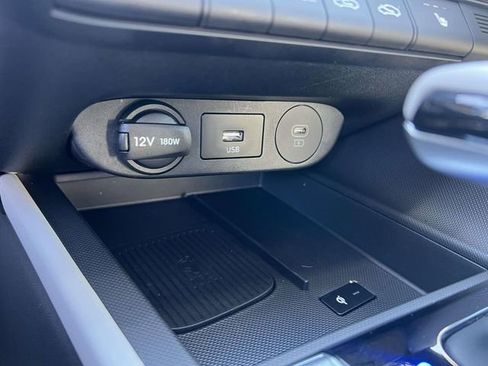 Certified 2025 Hyundai Elantra Limited image 32