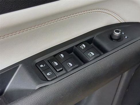 Used 2025 Jeep Compass Limited AWD/4WD image 18