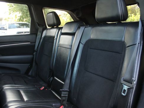 Used 2016 Jeep Grand Cherokee SRT AWD/4WD image 13
