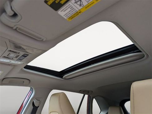 Used 2021 Toyota RAV4 XLE Premium image 11