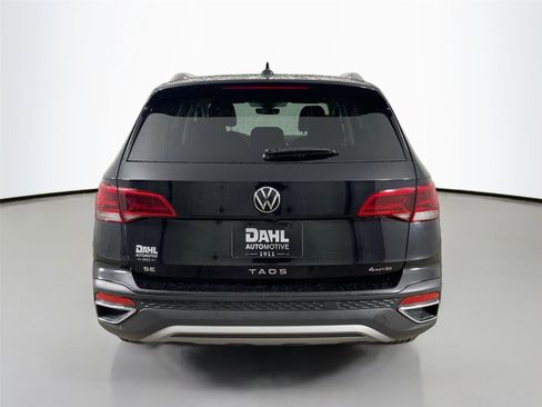 Used 2024 Volkswagen Taos SE AWD/4WD image 12