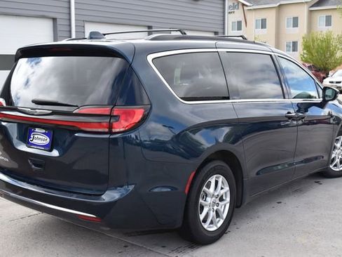 Used 2022 Chrysler Pacifica Touring-L FWD image 5
