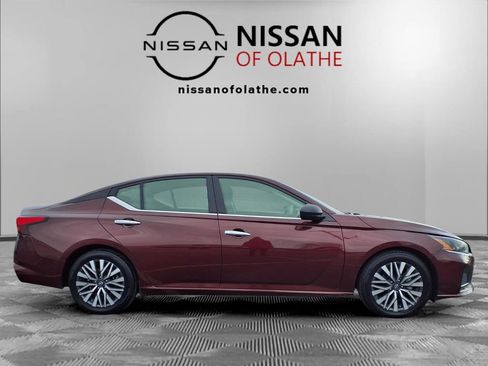 Certified 2024 Nissan Altima 2.5 SV image 29