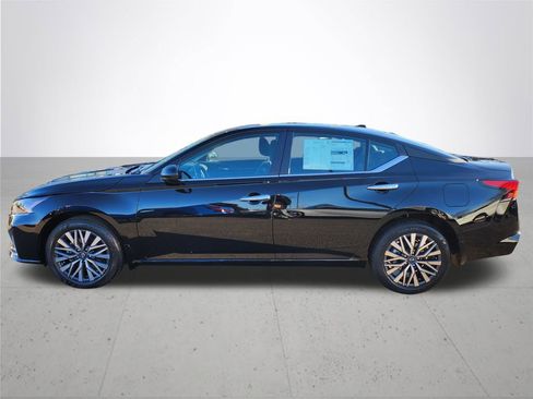 New 2025 Nissan Altima 2.5 SV image 11