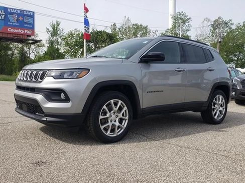 Used 2023 Jeep Compass Latitude AWD/4WD image 8