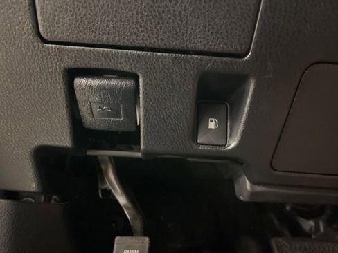 Used 2015 Toyota Highlander XLE image 26