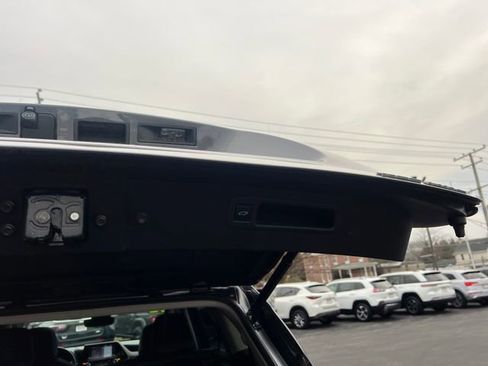 Used 2022 Toyota Highlander XLE image 15