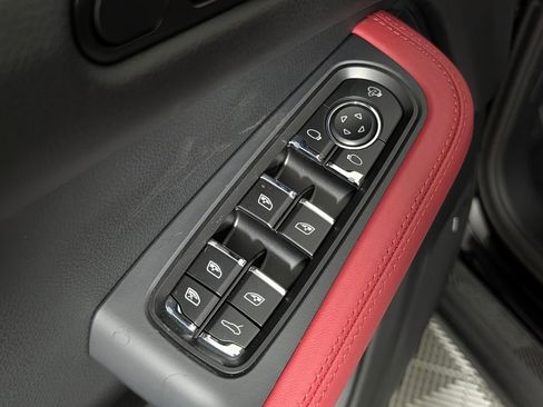 New 2026 Porsche Macan AWD/4WD image 27