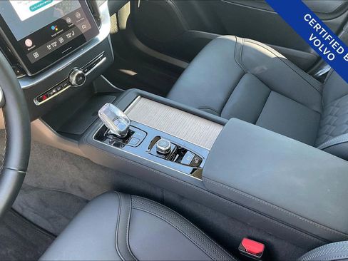 Certified 2025 Volvo XC90 B6 Plus image 17