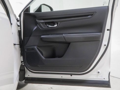 Certified 2025 Honda CR-V EX image 33