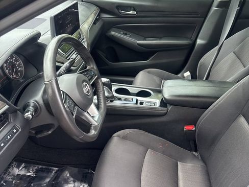 Used 2024 Nissan Altima 2.5 SV w/ SV Premium Package FWD image 11