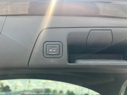 Used 2025 Buick Envision Preferred AWD/4WD image 17