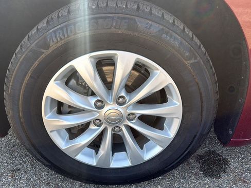 Used 2018 Chrysler Pacifica Touring Plus FWD image 48