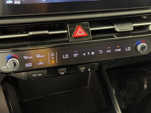 Used 2023 Kia Niro EX Touring FWD image 19