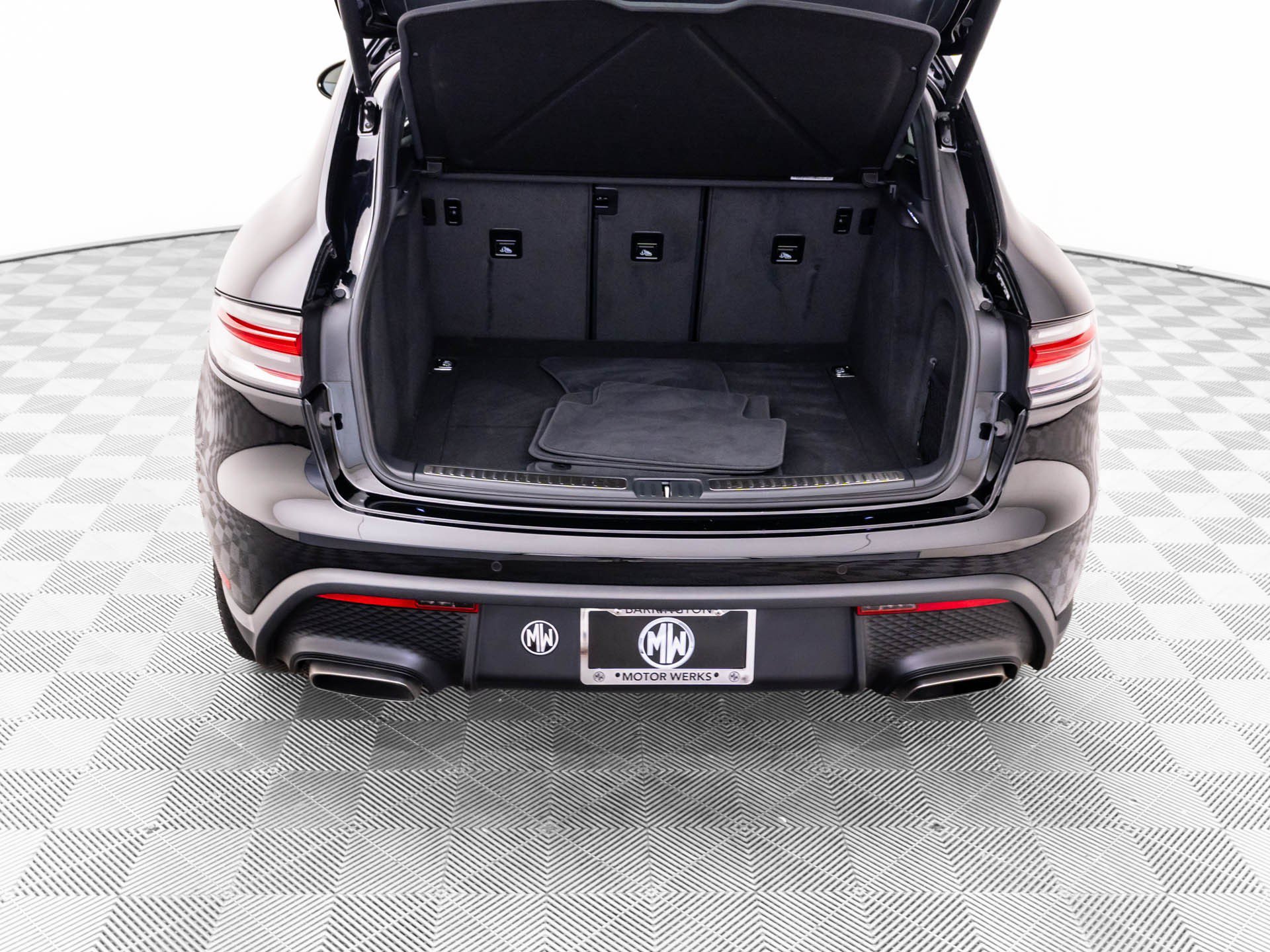 Used 2026 Porsche Macan AWD/4WD image 35
