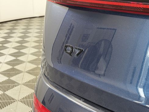 Certified 2025 Audi Q7 2.0T Premium w/ Convenience Plus Package image 18