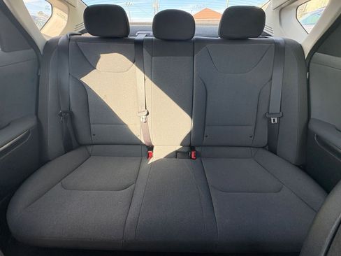 Used 2025 Kia K4 LXS image 37