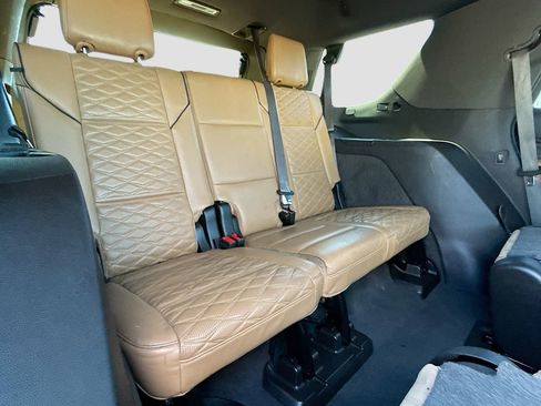 Used 2022 Cadillac Escalade Premium Luxury image 22