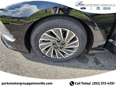 New 2025 Hyundai Sonata Limited image 30