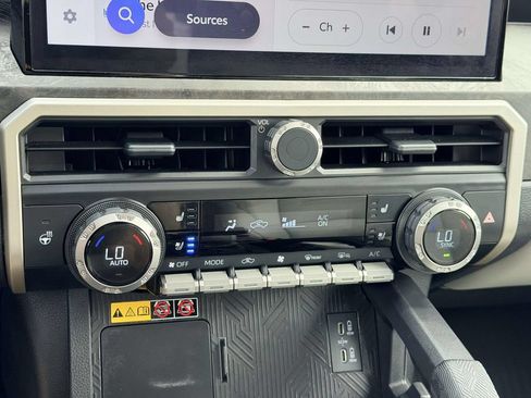 Certified 2025 Toyota Tacoma Limited AWD/4WD image 5
