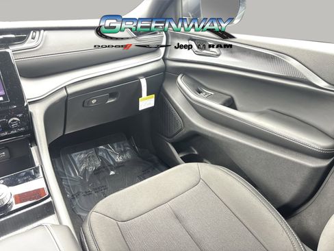 New 2025 Jeep Grand Cherokee Laredo image 14