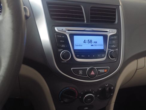 Used 2014 Hyundai Accent GLS image 9