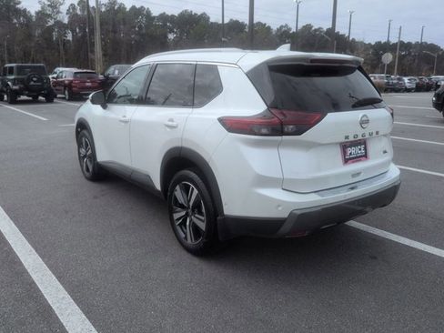 Used 2024 Nissan Rogue SL image 8