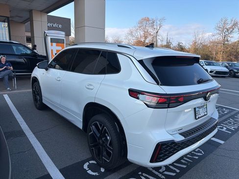 Used 2026 Volkswagen Tiguan SEL R-Line image 8