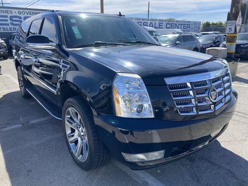 Used 2013 Cadillac Escalade ESV Luxury image 6