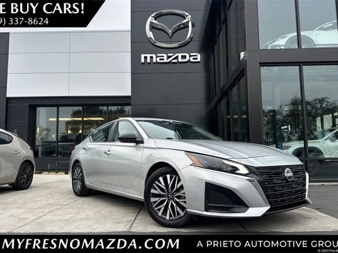 Used 2024 Nissan Altima 2.5 SV image 1