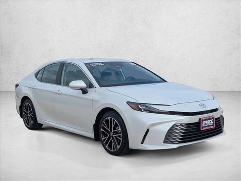 Used 2026 Toyota Camry XLE image 3