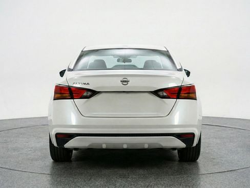 Used 2025 Nissan Altima 2.5 SV FWD image 7
