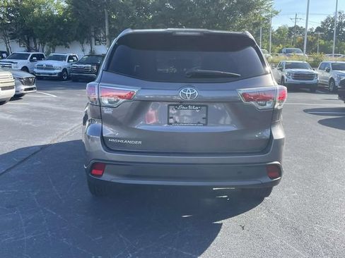 Used 2016 Toyota Highlander LE FWD image 6
