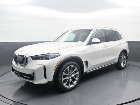 New 2026 BMW X5 xDrive50e AWD/4WD image 4
