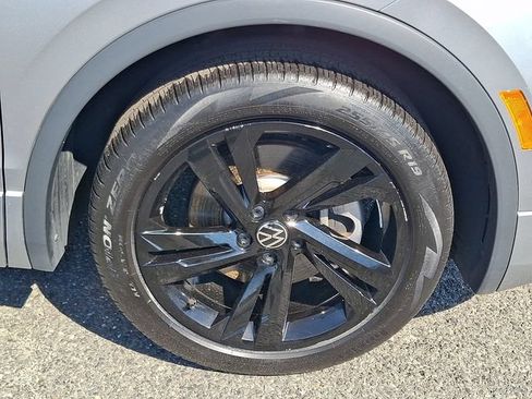Used 2023 Volkswagen Tiguan SE R-Line FWD image 8