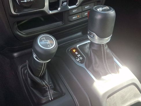 Used 2018 Jeep Wrangler Unlimited Sahara AWD/4WD image 14