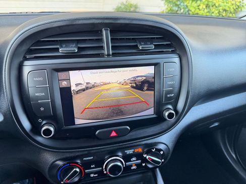 Used 2025 Kia Soul LX w/ LX Technology Package image 24
