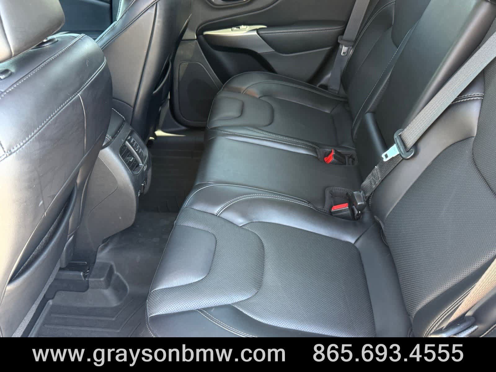 Used 2021 Jeep Cherokee Latitude Lux w/ Sun & Sound Group AWD/4WD image 19