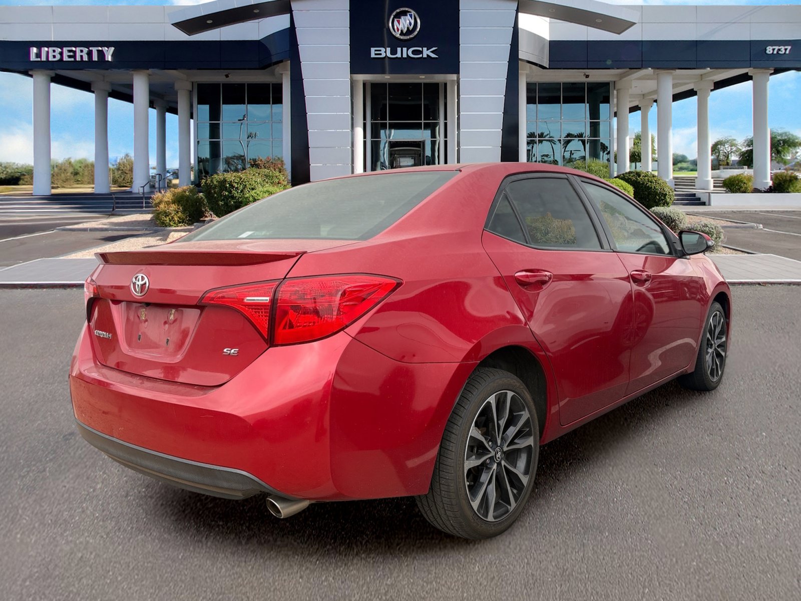 Used 2017 Toyota Corolla SE FWD image 2