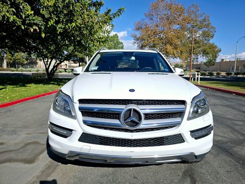 Used 2015 Mercedes-Benz GL 450 4MATIC w/ Lighting Package image 2