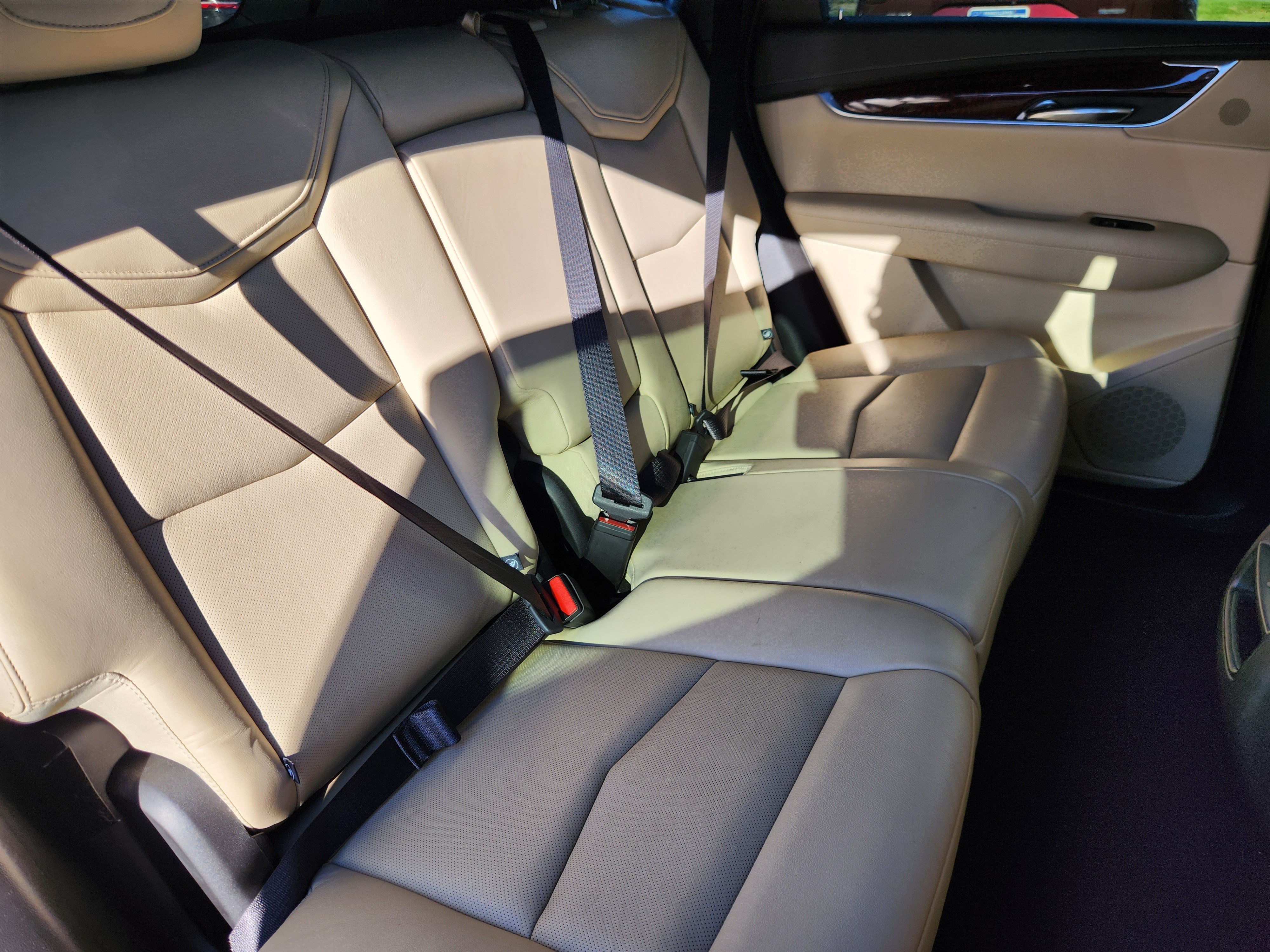 Used 2018 Cadillac XT5 Luxury w/ Driver Awareness Package AWD/4WD image 17