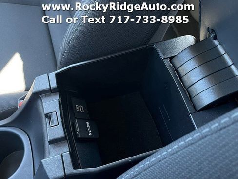 Used 2025 Toyota Corolla LE image 21