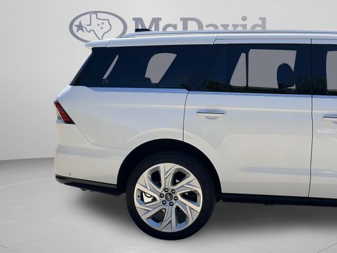 Certified 2025 Lincoln Navigator Reserve AWD/4WD image 31